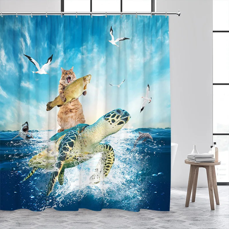 Un cortinazo de ducha con un cielo azul, pájaros blancos, un gato y un dinosaurio nadando en el agua.