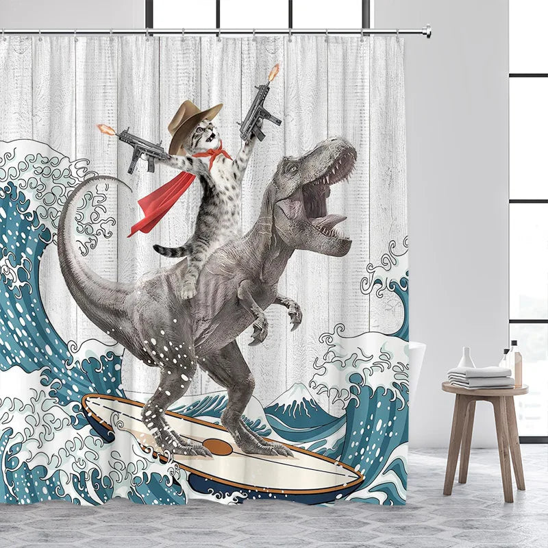 Cortina de ducha con tema divertido de dinosaurio gato surfista, mostrando un dinosaurio gris y un gato en una tabla de surf.