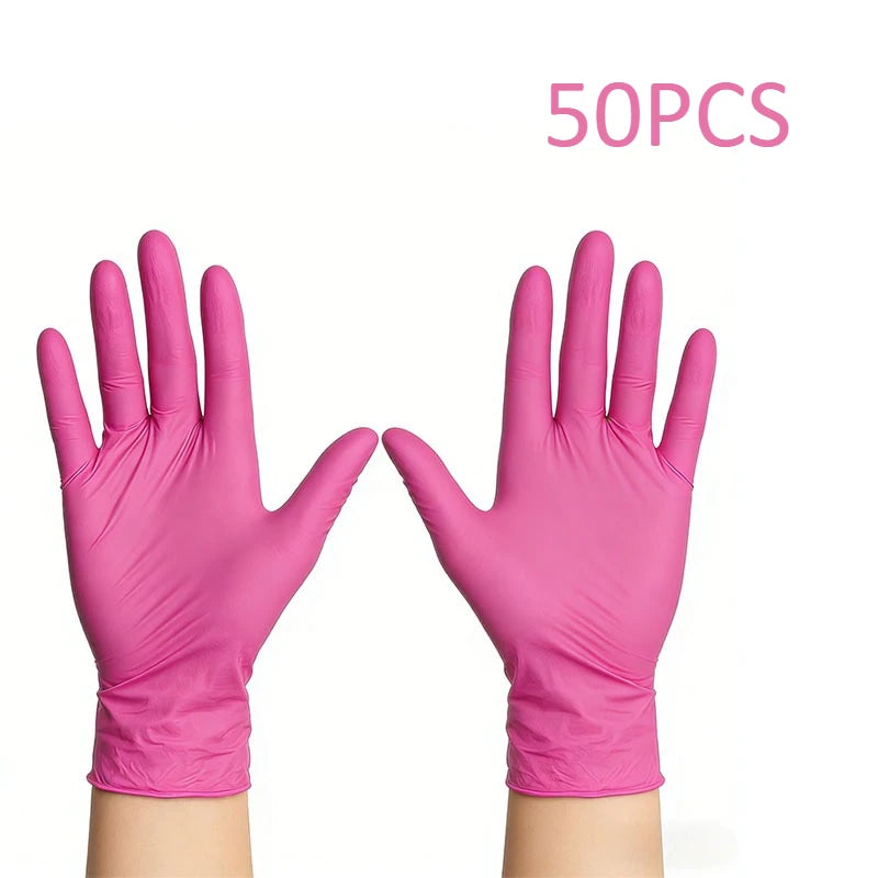 Un par de guantes desechables de nitrilo rosados, empaquetados en 50 unidades, sobre fondo blanco.