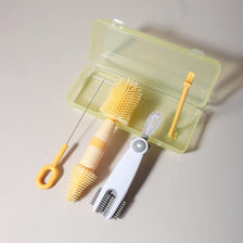 Silikoniges Babyflaschen-Reinigungset mit klarem Kunststoffbehälter, Bürste und Reinigungswerkzeug.