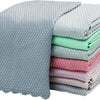 Ein Stapel wiederverwendbarer Mikrofasertücher in verschiedenen Pastellfarben wie Grau, Mintgrün und Rosa.