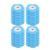Un ensemble de brosses de toilette jetables murales bleues avec des manches cylindriques empilées.