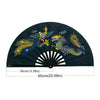 Un éventail de arts martiaux en bambou vert foncé avec des motifs colorés de dragon et d'oiseau.