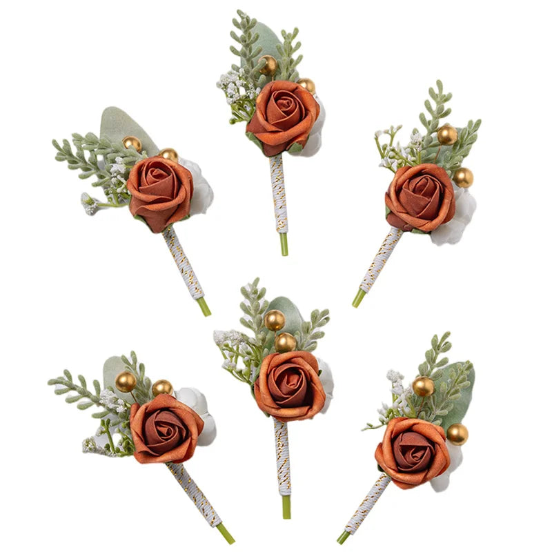 Boutonnière vintage en soie orange avec feuillage vert et accents dorés