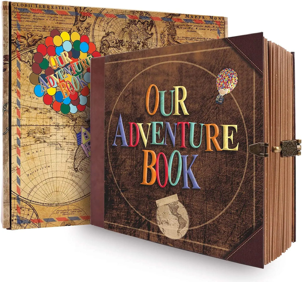 Braunes handgemachtes Scrapbook-Fotoalbum mit dem Titel 'Unser Abenteuerbuch', das eine alte Karte und bunte Knöpfe zeigt.
