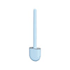 Une brosse à toilette bleue et élancée en silicone avec une base plate.