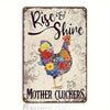 Vintage Metalldosen-Schild mit Hühnerillustration und dem Text Rise & Shine Mother Cluckers