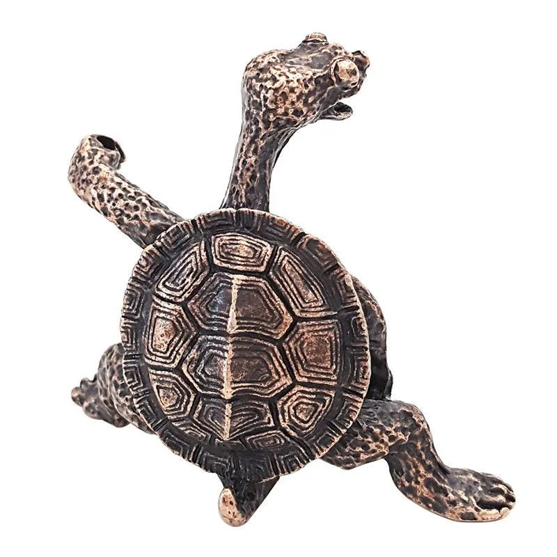 Petite tortue en métal finement sculptée, utilisée comme brûle-encens pour la méditation et la décoration intérieure.