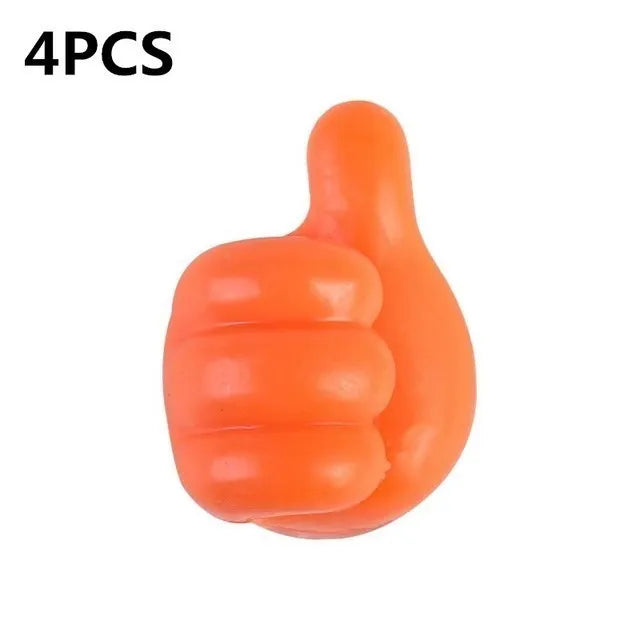 Cuatro ganchos de silicona naranja para el pulgar, utilizados para organizar cables y accesorios.