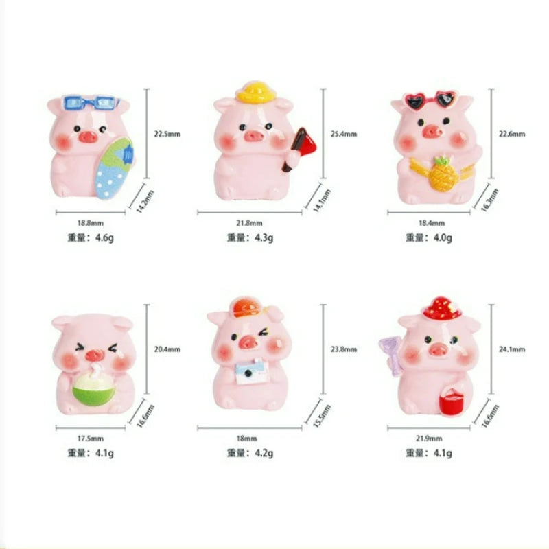 Un juego de decoraciones miniaturas de cerdo de resina rosa con varios tamaños y accesorios.