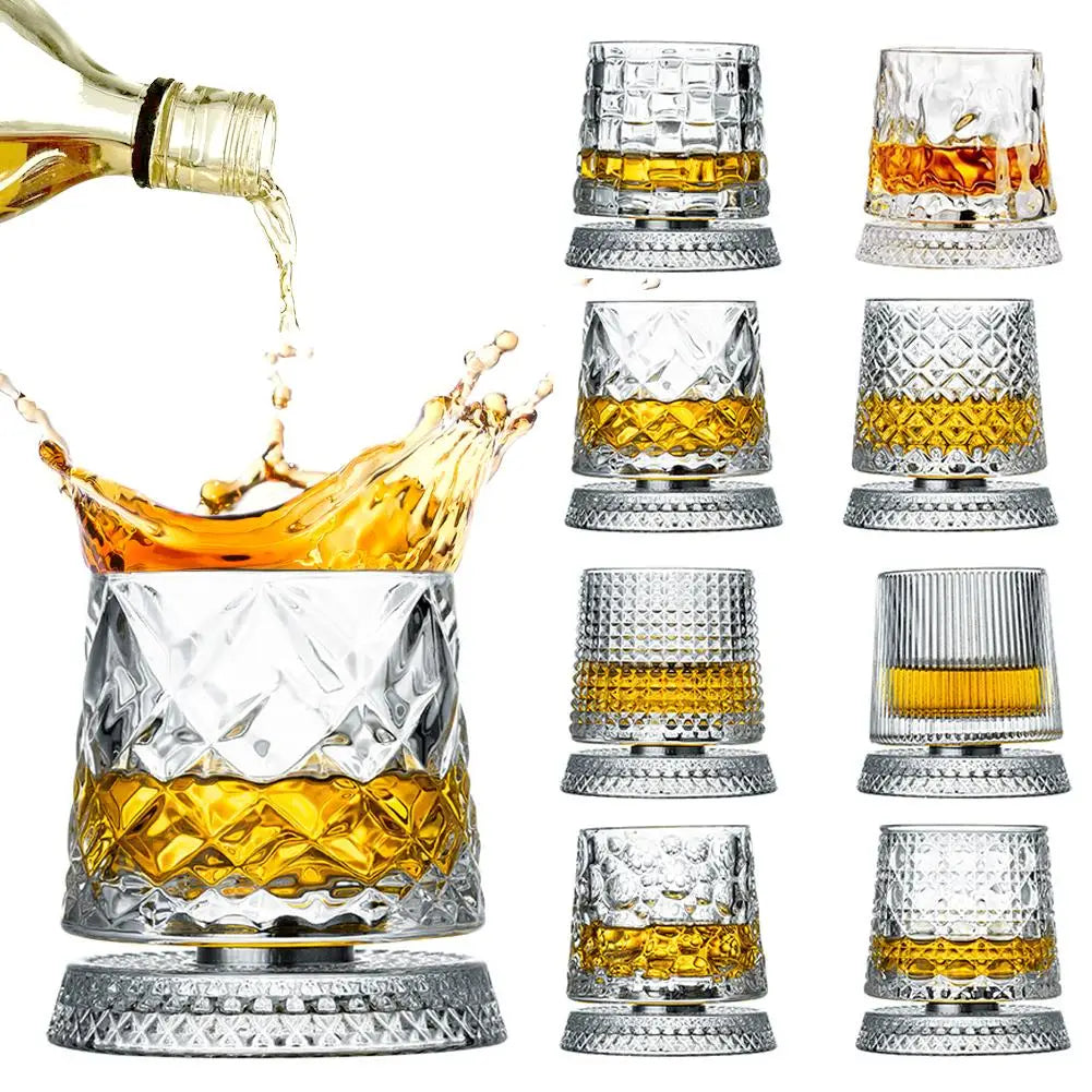 Un juego de dos vasos de whisky giratorios con cuencos de vidrio transparente y ámbar y bases de plata.
