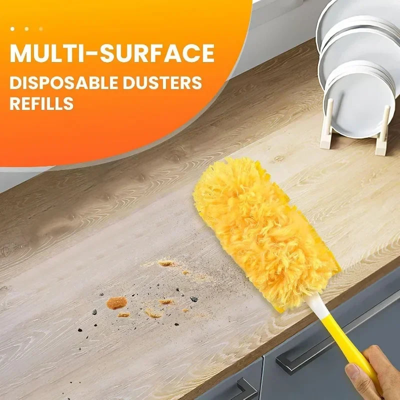 Un relleno de plumero amarillo limpiando polvo de una superficie de madera.