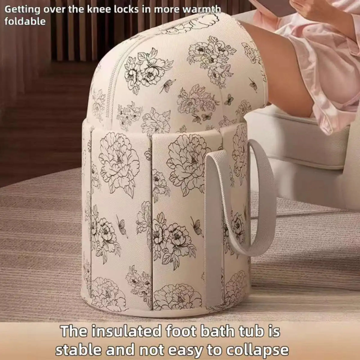 Baignoire de pieds pliante blanche à motif floral sur une surface.