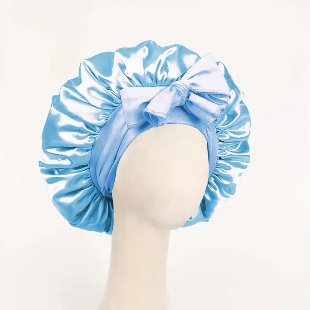 Hellblaue Seidenbonnet mit Schleife