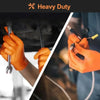 Guantes de nitrilo naranjas de trabajo siendo usados para tareas pesadas, primer plano de los guantes y herramientas.