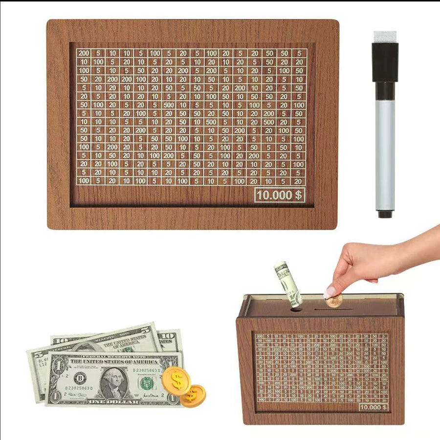 Una caja de ahorros de madera con una cuadrícula de denominaciones y una ranura para monedas, junto a billetes de dólares est