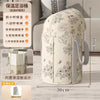 Baignoire de pieds beige pliable avec motifs floraux, montrée à côté d'un canapé.