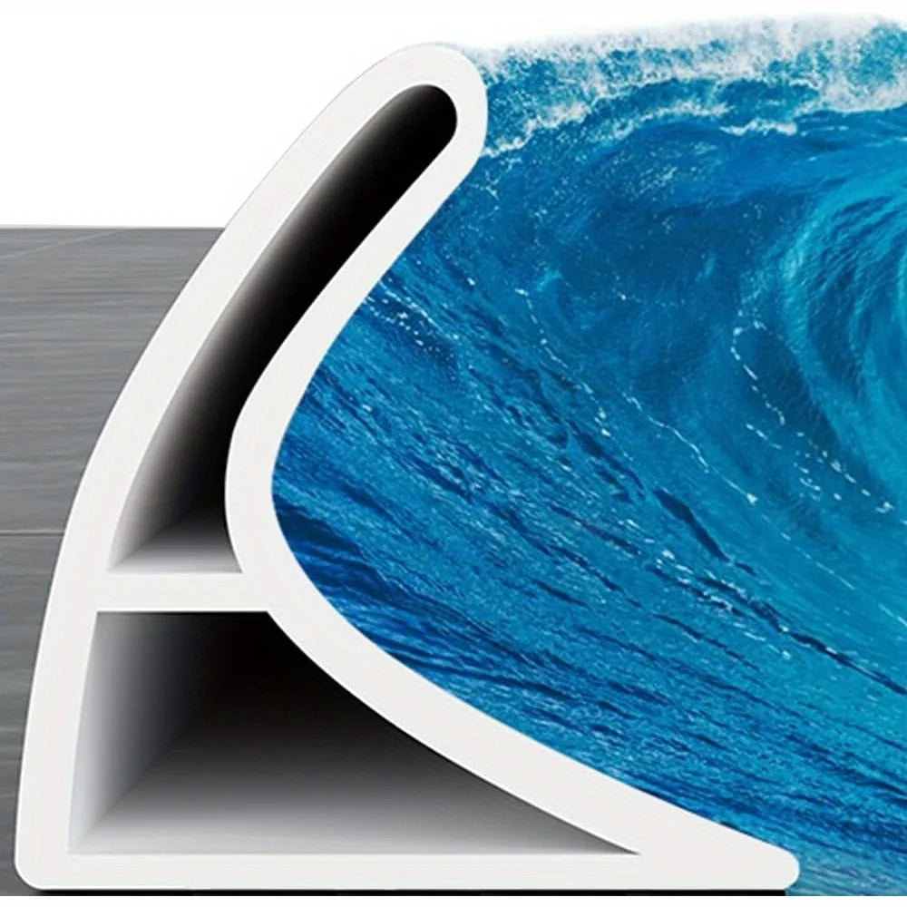 Primer plano de una tira selladora autoadhesiva para ducha y bañera contra un fondo de olas del océano azul.