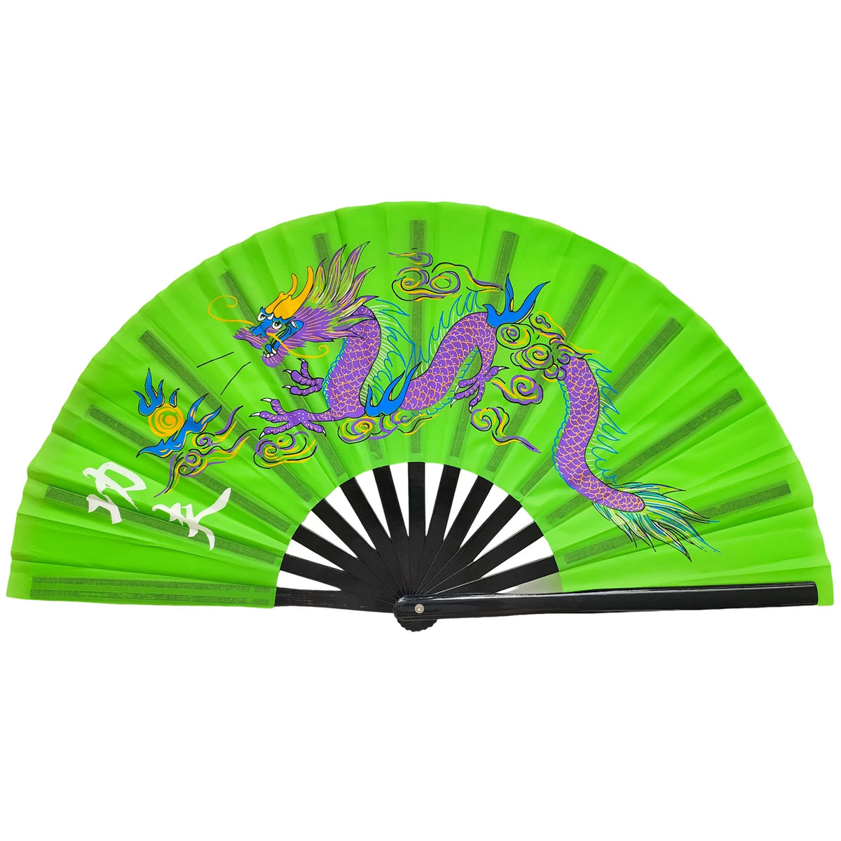 Un éventail de martial arts en bambou vert vif décoré d'un dragon violet.