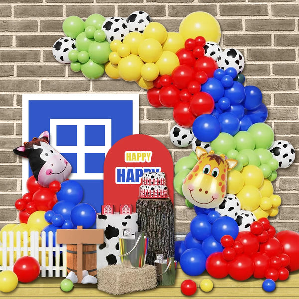 Guirnalda de globos coloridos con patrones de vaca en amarillo, verde, rojo y azul.