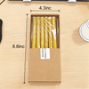 Una caja con 32 velas de cumpleaños doradas, de 10.9 cm de largo.