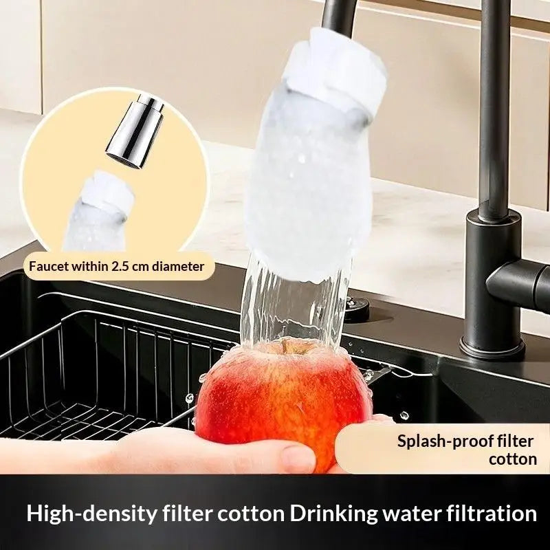 Una mano sostiene una manzana roja debajo de un grifo, demostrando un sistema de filtración de agua potable de algodón de alt