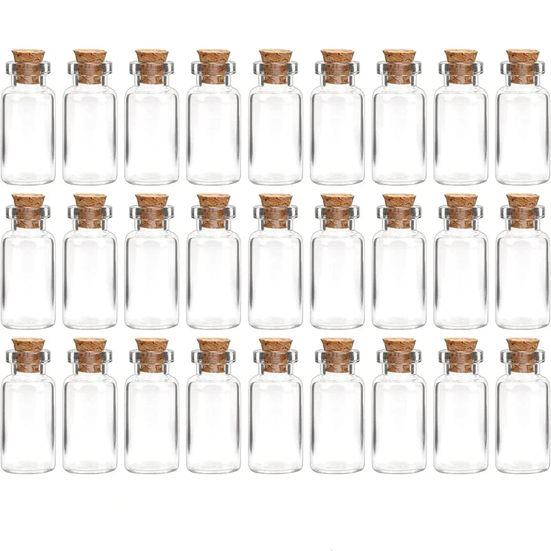 Une rangée de petits flacons en verre avec des bouchons de liège arrangés en grille.