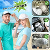 Mann und Mädchen demonstrieren die Verwendung eines Hutreinigungskäfigs für Waschmaschinen zur Reinigung von Hüten.
