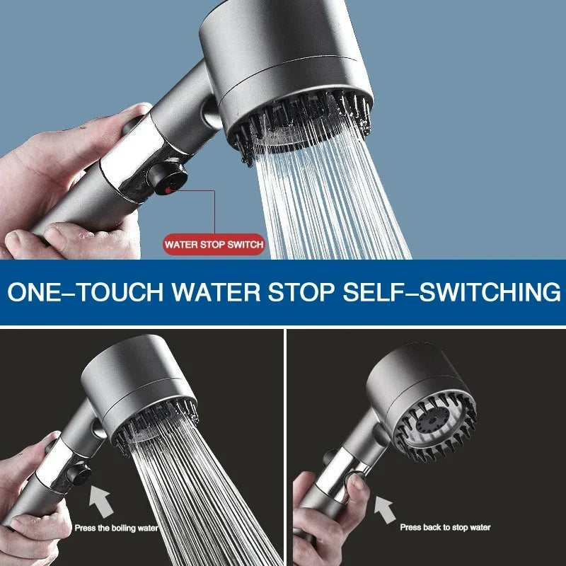 Duschkopf mit Hand, die den Wasserfluss stoppt, demonstriert seine Ein-Tast-Selbstumschaltfunktion.