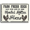 Vintage Metalldosen-Schild mit dem Text Farm Fresh Eggs Laid with Love by Some Spoiled Rotten Hens