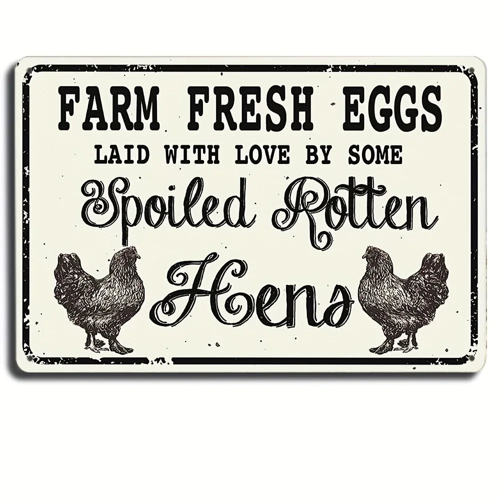 Vintage Metalldosen-Schild mit dem Text Farm Fresh Eggs Laid with Love by Some Spoiled Rotten Hens