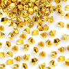 Pila de piedras de hielo triturado de acrílico dorado brillante para decoración y relleno.
