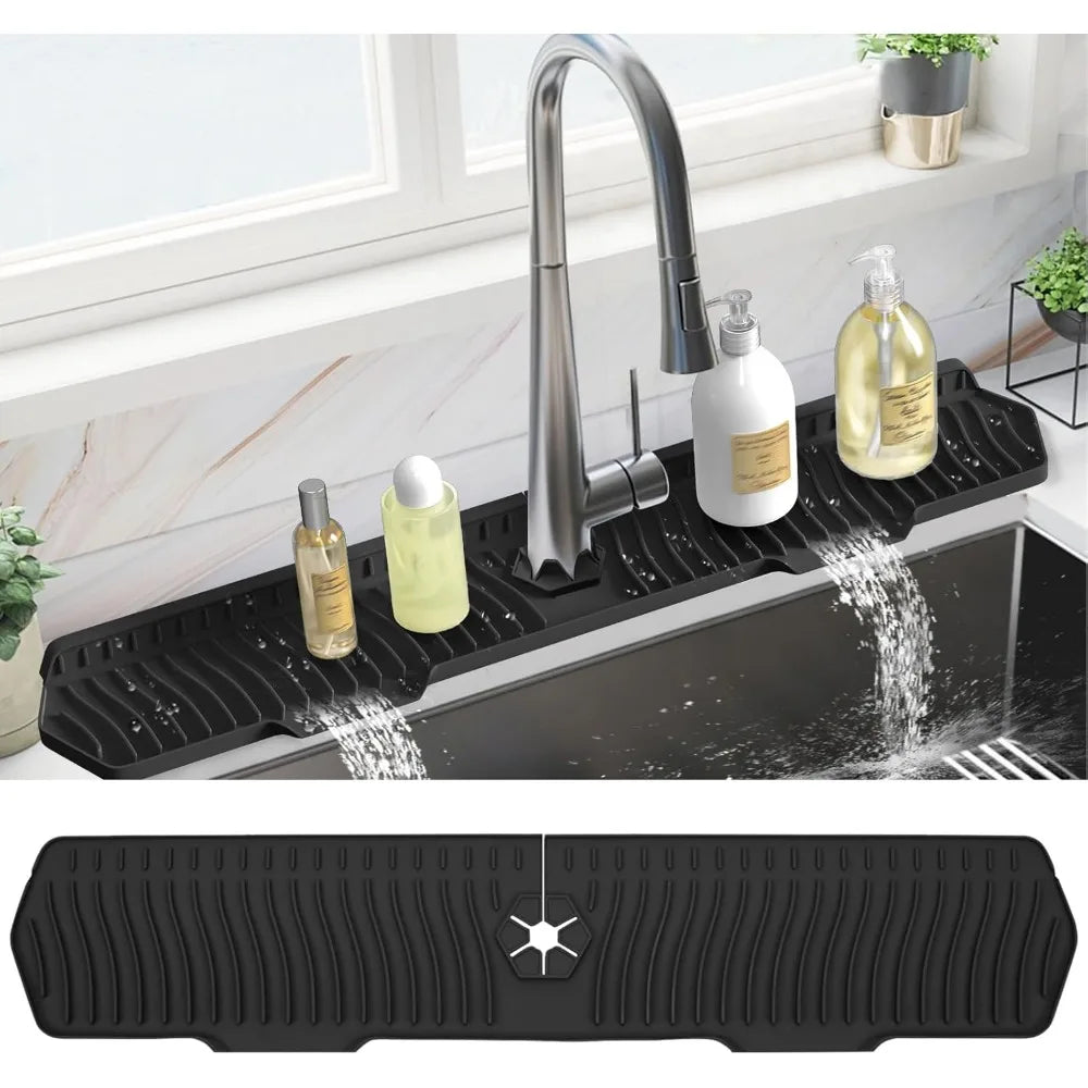 Schwarzer Silikon-Spritschutz und Abflussmatte mit Wasserhahn und Seifefläskchen