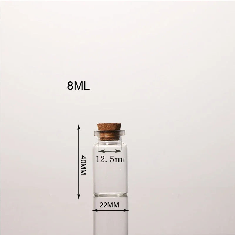 Fiole en verre transparent avec bouchon de liège, étiquetée 8ML et mesurant 12,5 mm de hauteur.