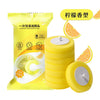Un paquete amarillo de cabezales de cepillo de limpieza desechables y varios cabezales de cepillo de silicona amarilla.