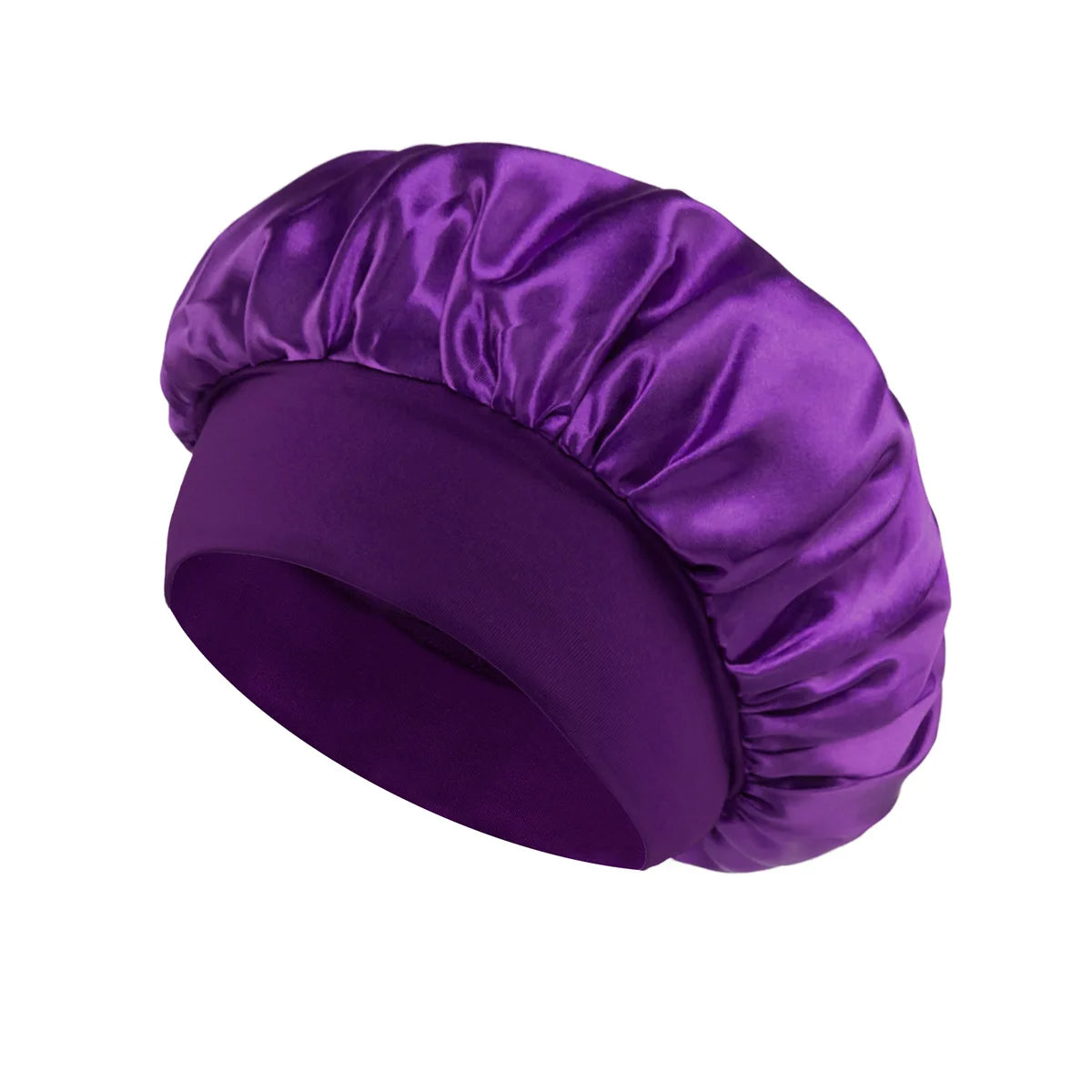 Un gorro de satén morado para el cabello, enrollado y recogido.