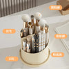 Beige Kosmetikorganizer mit verschiedenen Make-up-Pinseln und Werkzeugen, darunter Pinsel und Eyeliner-Pinsel.