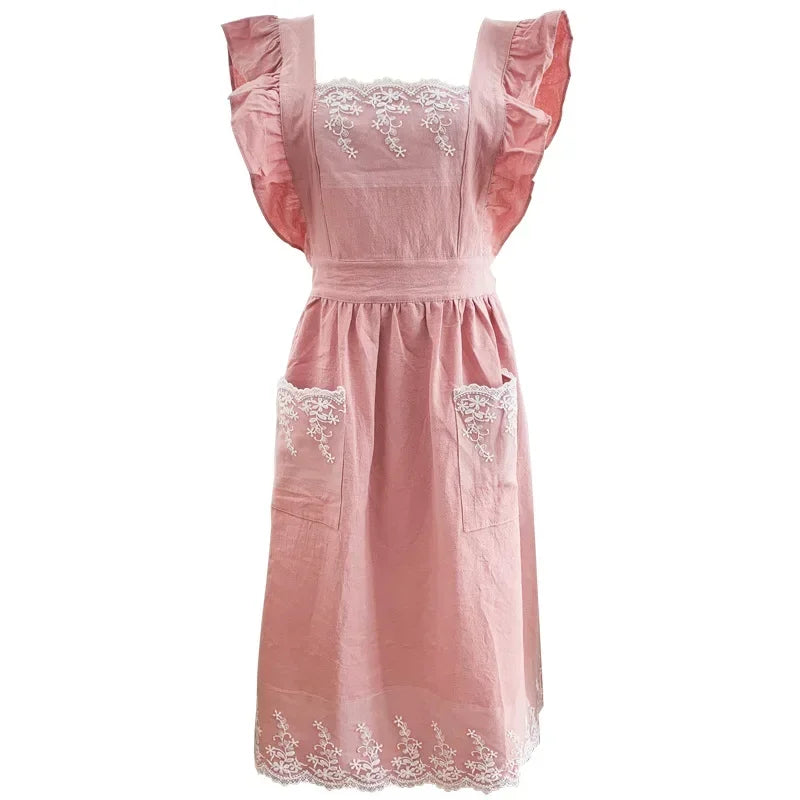 Rosa Leinen-Baumwoll-Apronkleid mit Spitzenrand und Patchtaschen.