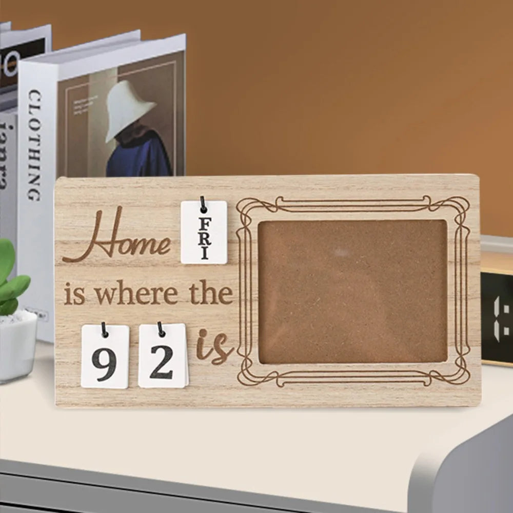 Marco de madera con el texto 'Home is where the 92 is carved into it', usado como regalo de cuenta regresiva para un embarazo
