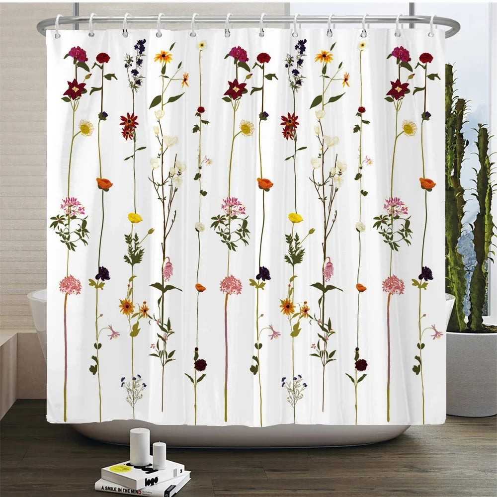 Rideau de douche floral élégant avec des illustrations botaniques roses, rouges et jaunes sur fond blanc