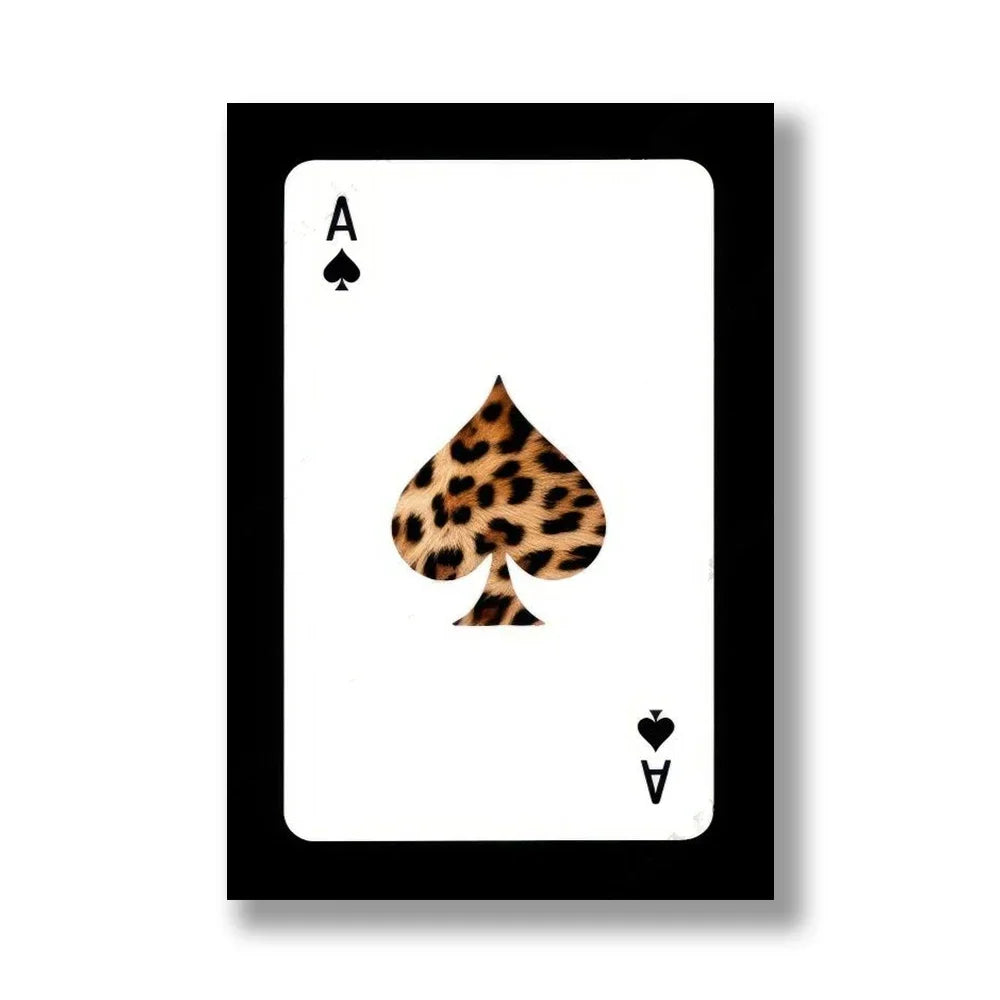Ein Spielkartenspiel mit Leoparden-Cheetah-Printdesign.
