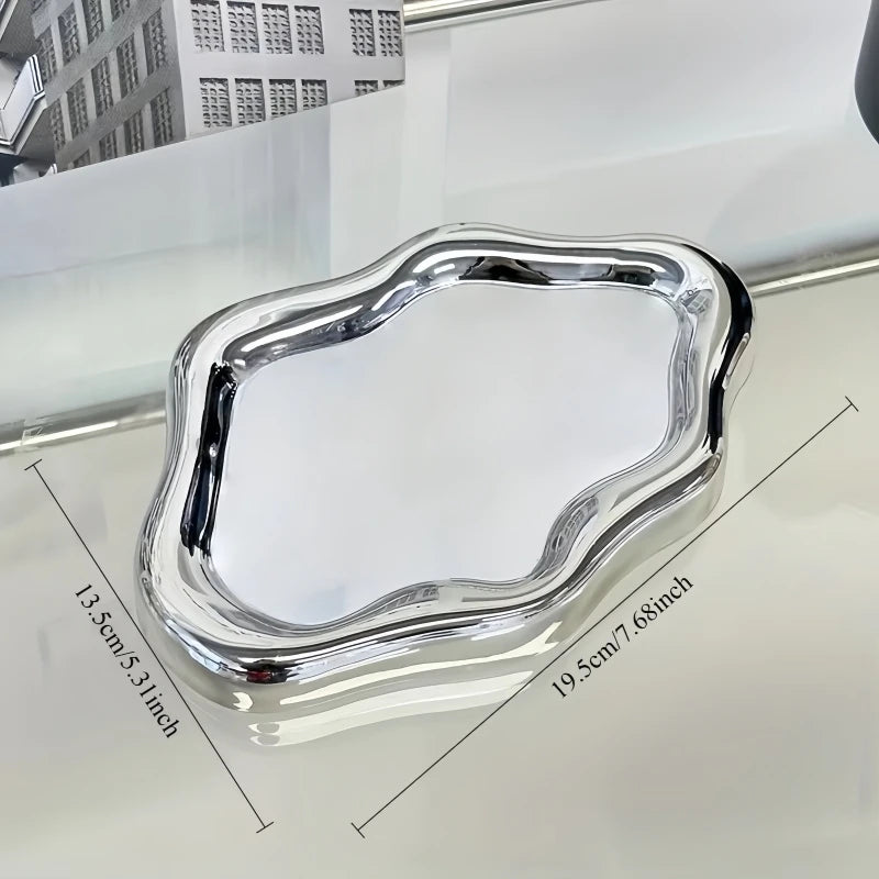 Silver cloud-shaped jewelry organizer tray with dimensions 13.5cm or 5.31 inches by 19.5cm or 7.68 inches