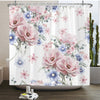 Rideau de douche floral élégant avec des fleurs roses et bleues sur fond blanc.