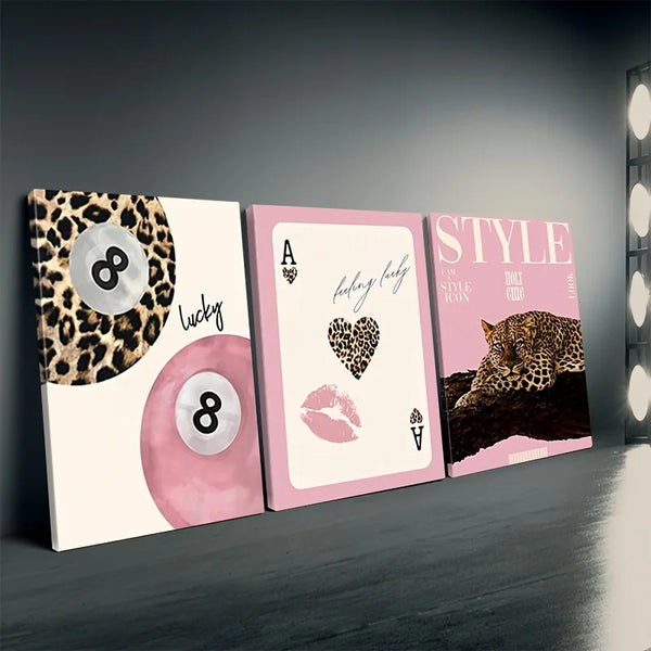 Set aus drei rosa und schwarzen Leinwandkunstdrucken mit Leoparden- und Gepardenmustern sowie der Zahl acht
