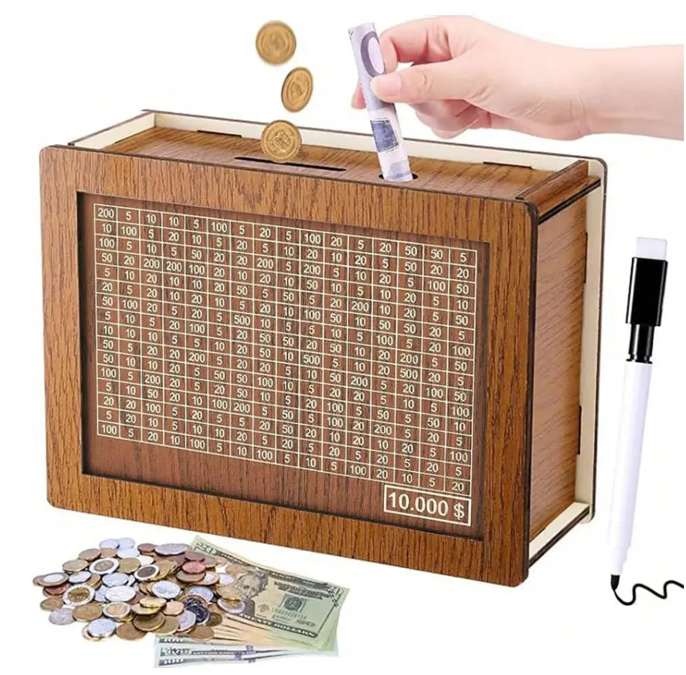 Caja de ahorro de madera con ranura para monedas y billetes, mostrando diversas denominaciones.