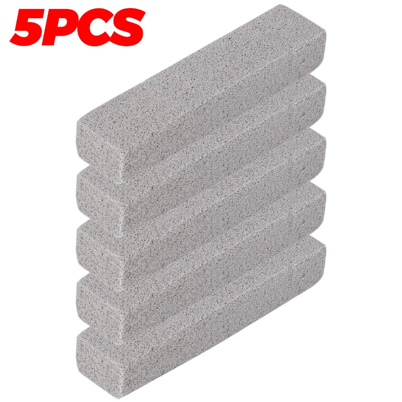 Cinco cepillos de limpieza hechos de piedra pómez natural apilados verticalmente.