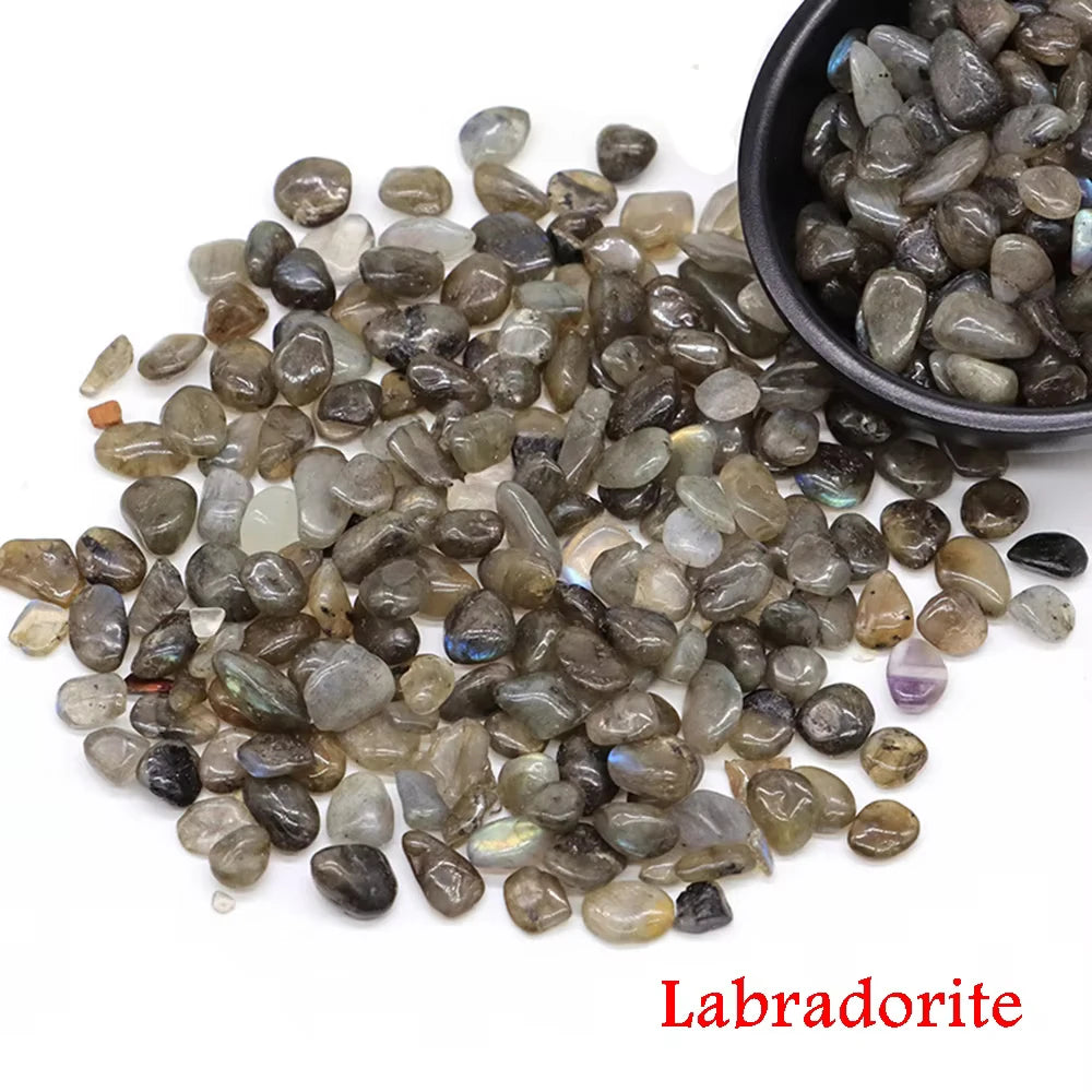 Colección de piedras de labradorita pulidas en varios tonos de gris, azul e iridiscentes.