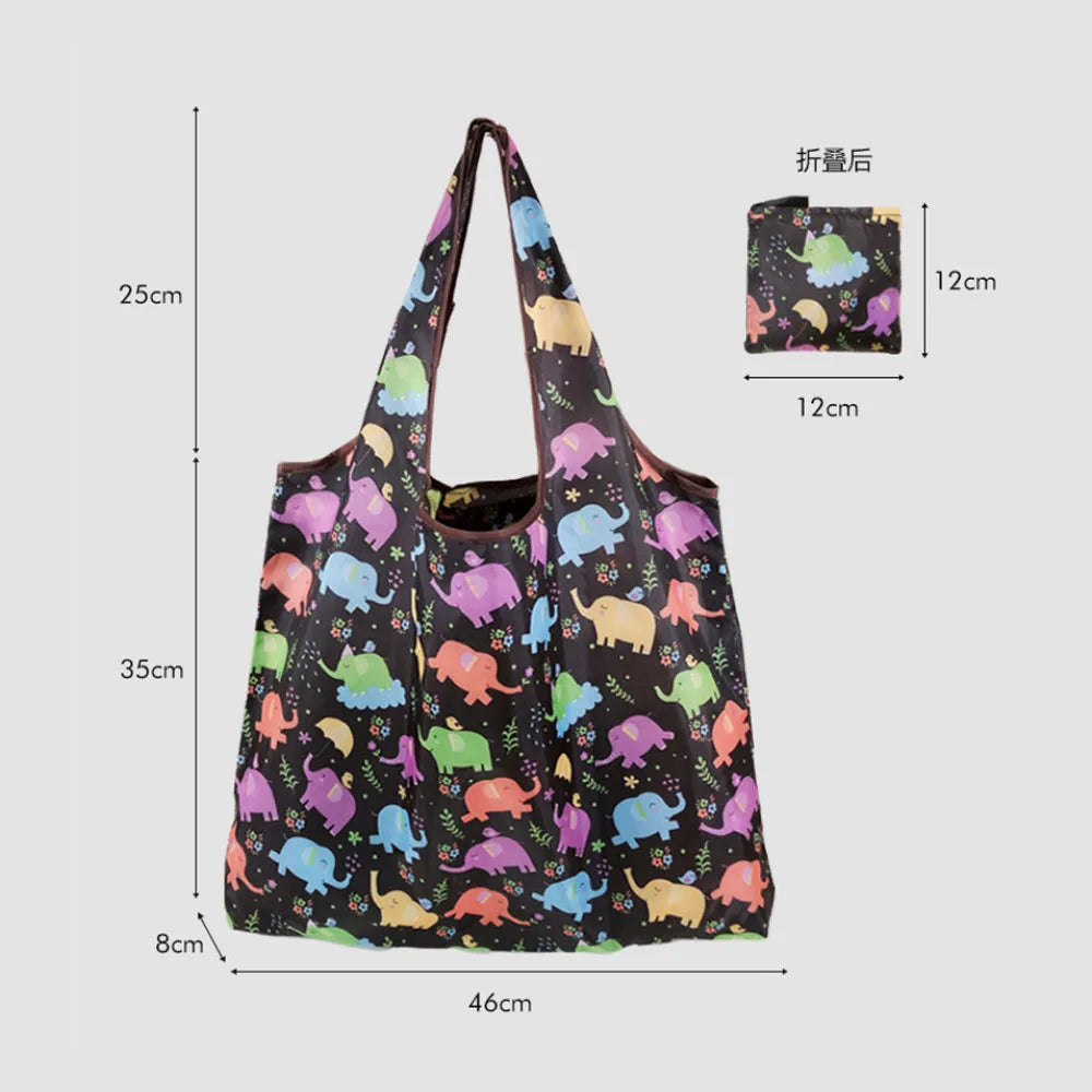 Wiederverwendbare Tasche mit bunten Mustern verschiedener süßer Tiere wie Elefanten und Dinosaurier.
