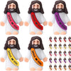 Un ensemble d'ornements miniatures de Jésus de différentes couleurs, y compris rouge, violet et jaune, pour la foi et la célé