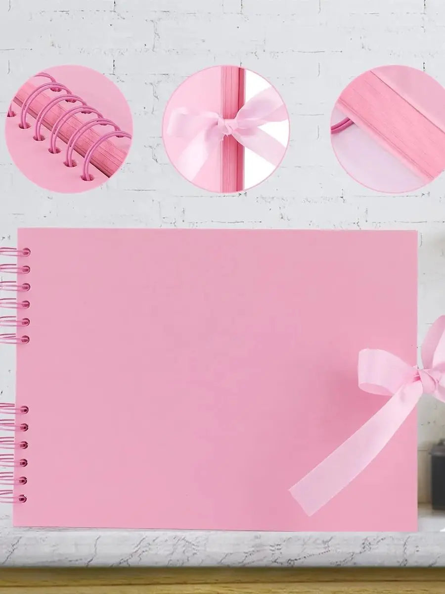 Álbum de scrapbooking rosa personalizable con detalles de cinta decorativa y un cuaderno rosa.